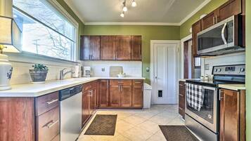 House (3 Bedrooms) | Interior