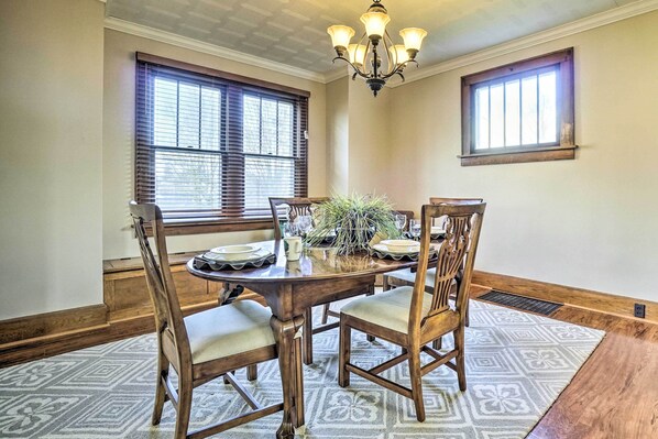 House (3 Bedrooms) | Interior