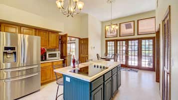 House (5 Bedrooms) | Interior