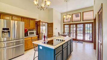 House (5 Bedrooms) | Interior