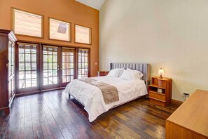 House (5 Bedrooms) | Interior