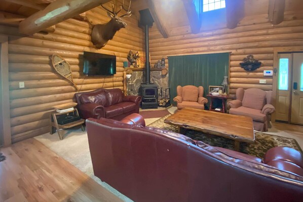 TV, fireplace, DVD player