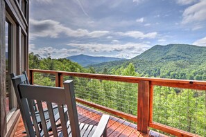 House (3 Bedrooms) | Interior - Mountain Dew Cabin w/ Hot Tub & Scenic Views! (Sevierville)