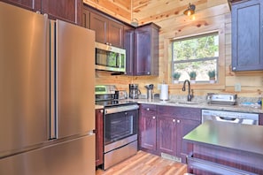 House (3 Bedrooms) | Interior - Mountain Dew Cabin w/ Hot Tub & Scenic Views! (Sevierville)