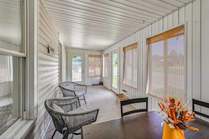 Interior - 'the Shady Cottage' < 1 Mi to Downtown Millersburg (Millersburg)