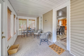 Interior - 'the Shady Cottage' < 1 Mi to Downtown Millersburg (Millersburg)