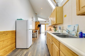 Cottage (1 Bedroom) | Interior - Sanderling Sea Cottages, Unit 11 (Waldport)