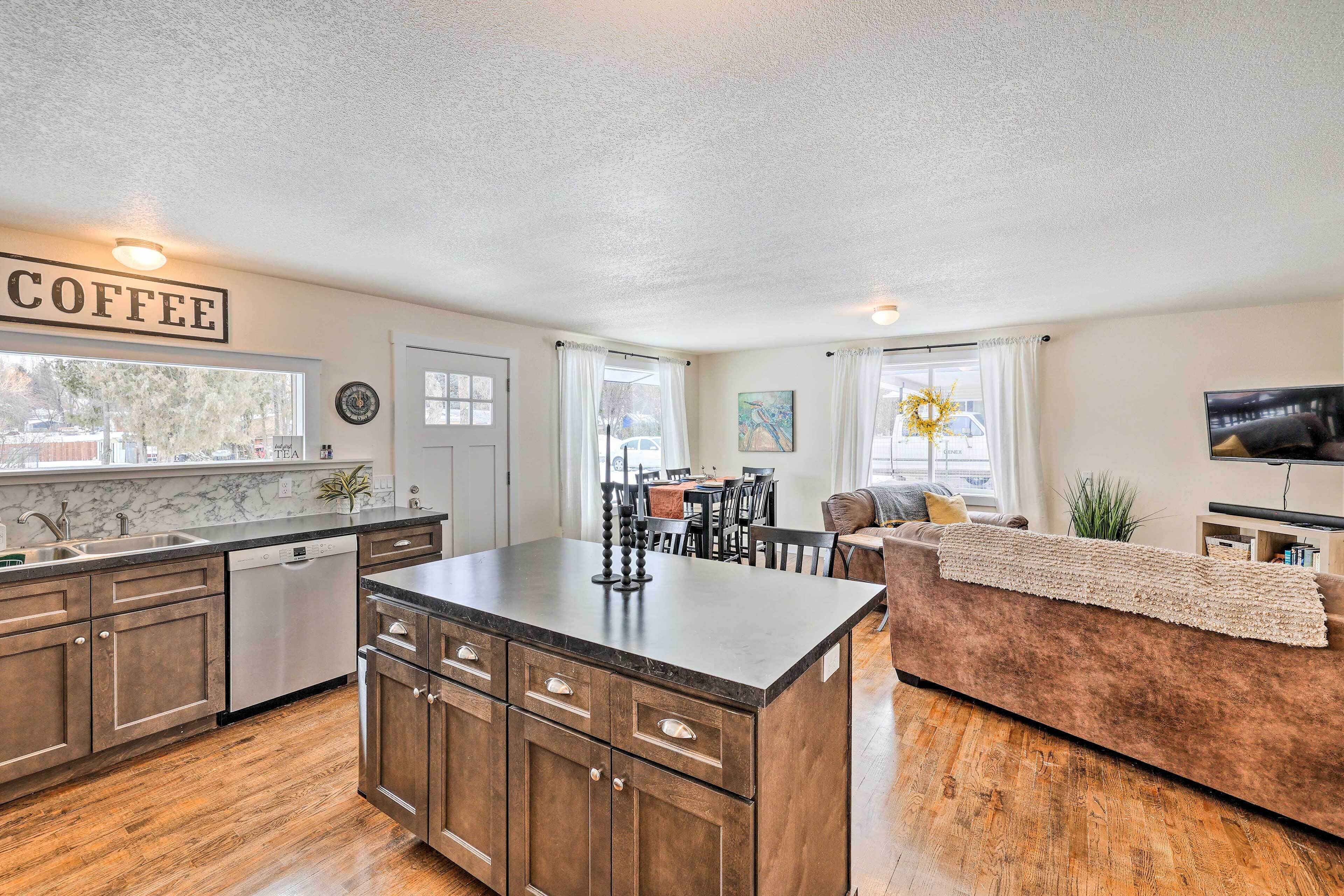 Quaint Albion Duplex w/ Easy River Access!