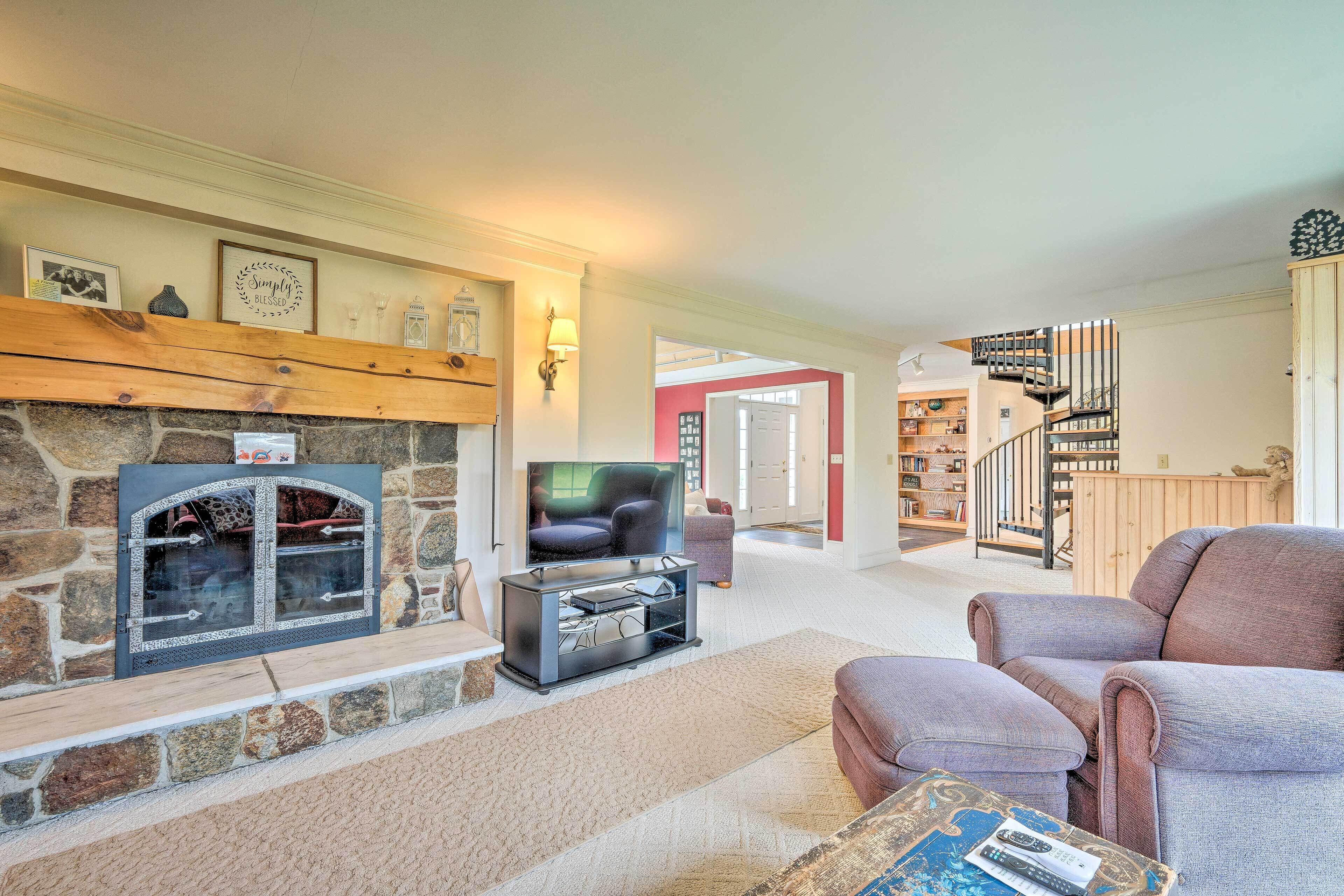 13-acre Manchester Retreat: 13 Miles to Bromley!