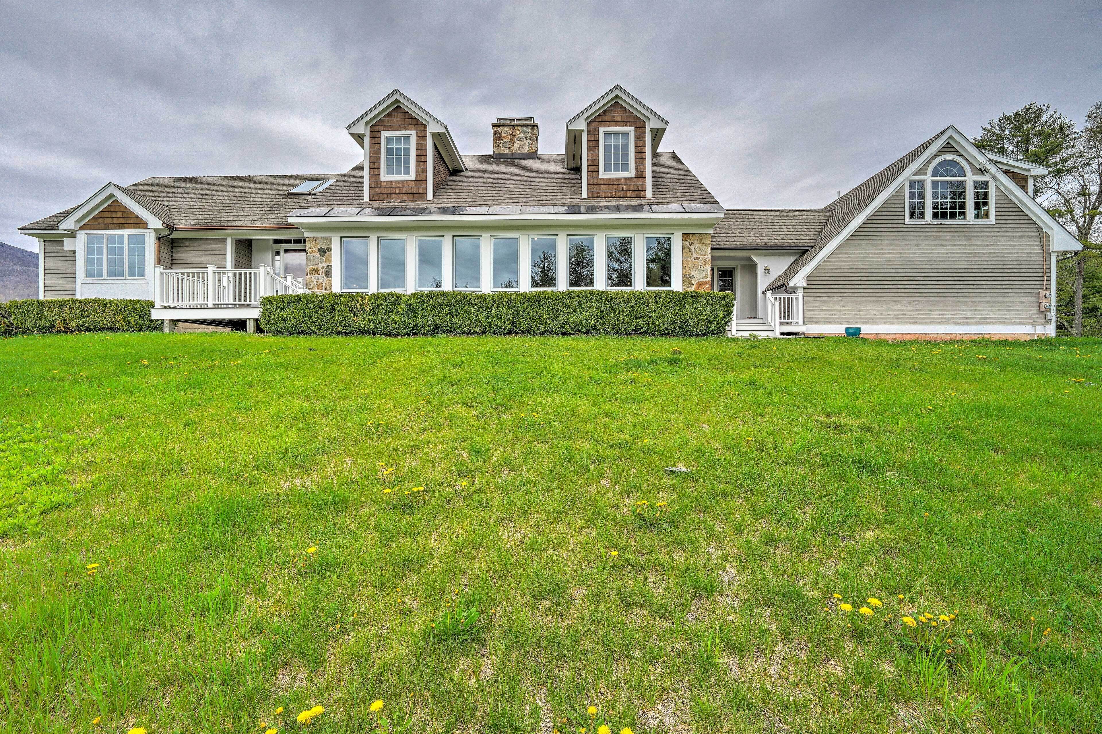 13-acre Manchester Retreat: 13 Miles to Bromley!