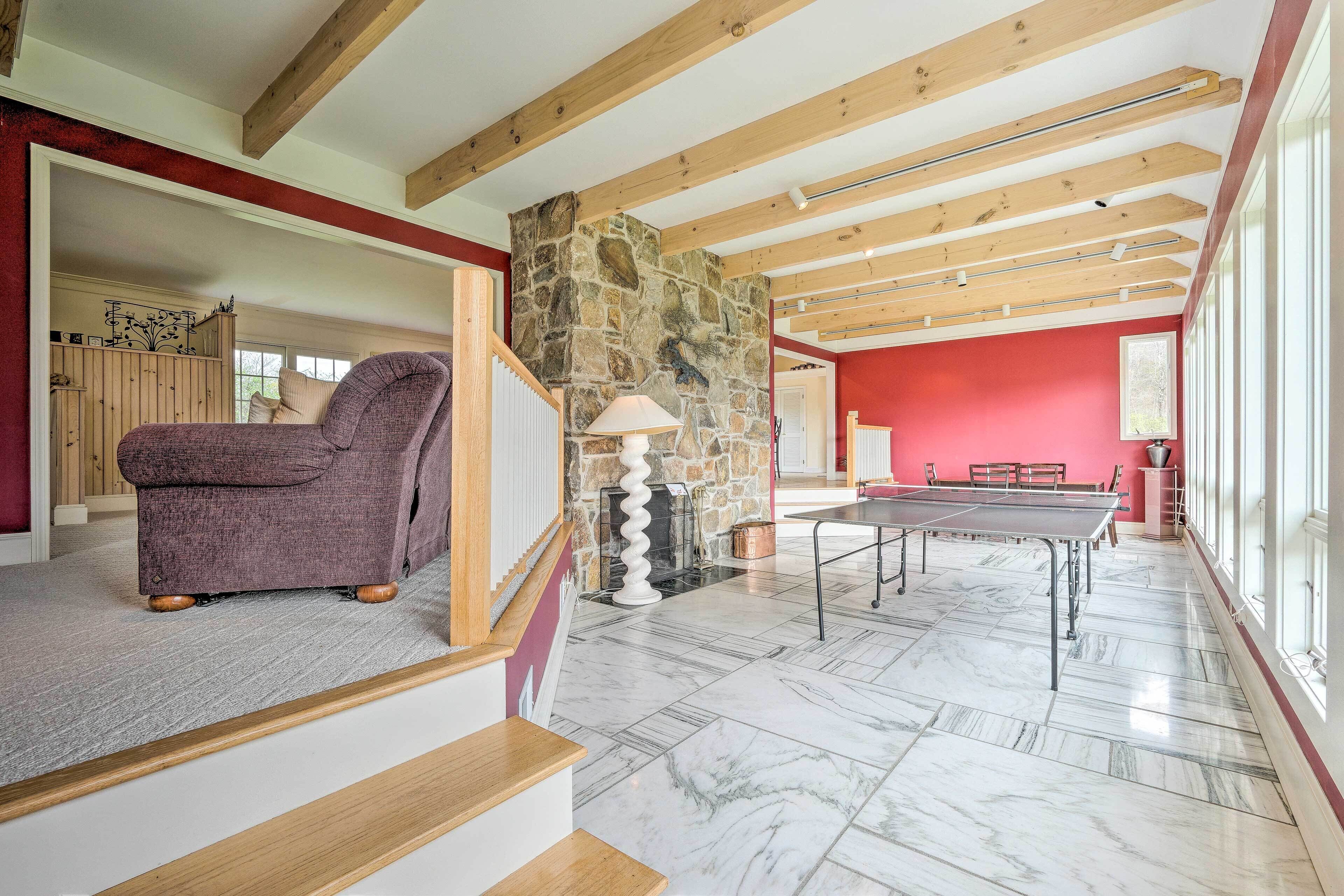 13-acre Manchester Retreat: 13 Miles to Bromley!