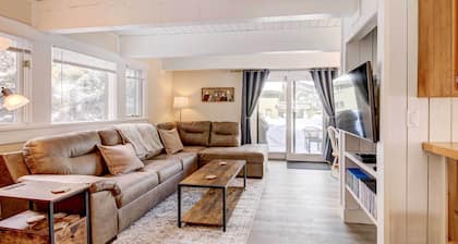 Cozy Condo Near Golf, 7 Mi to Big Sky Resort!