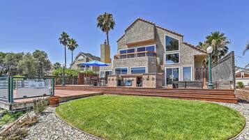 House (3 Bedrooms) | Exterior