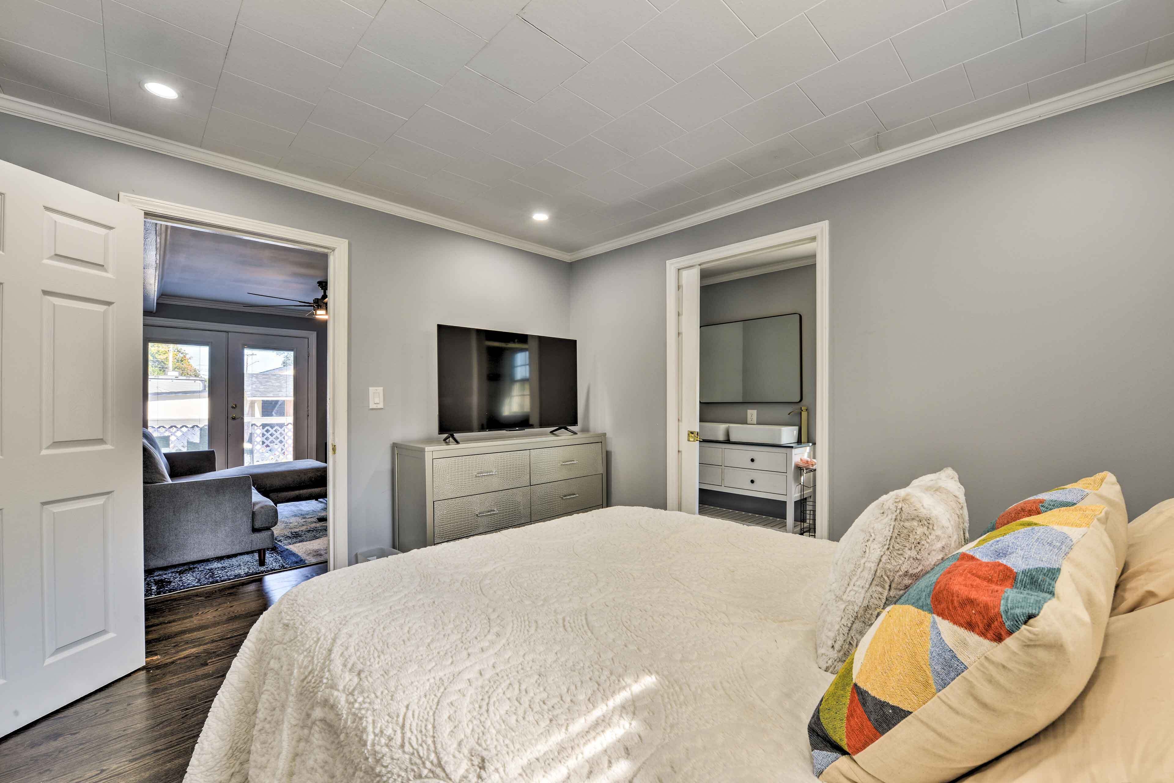 Sleek Belmont Home 14 Mi to Uptown Charlotte!