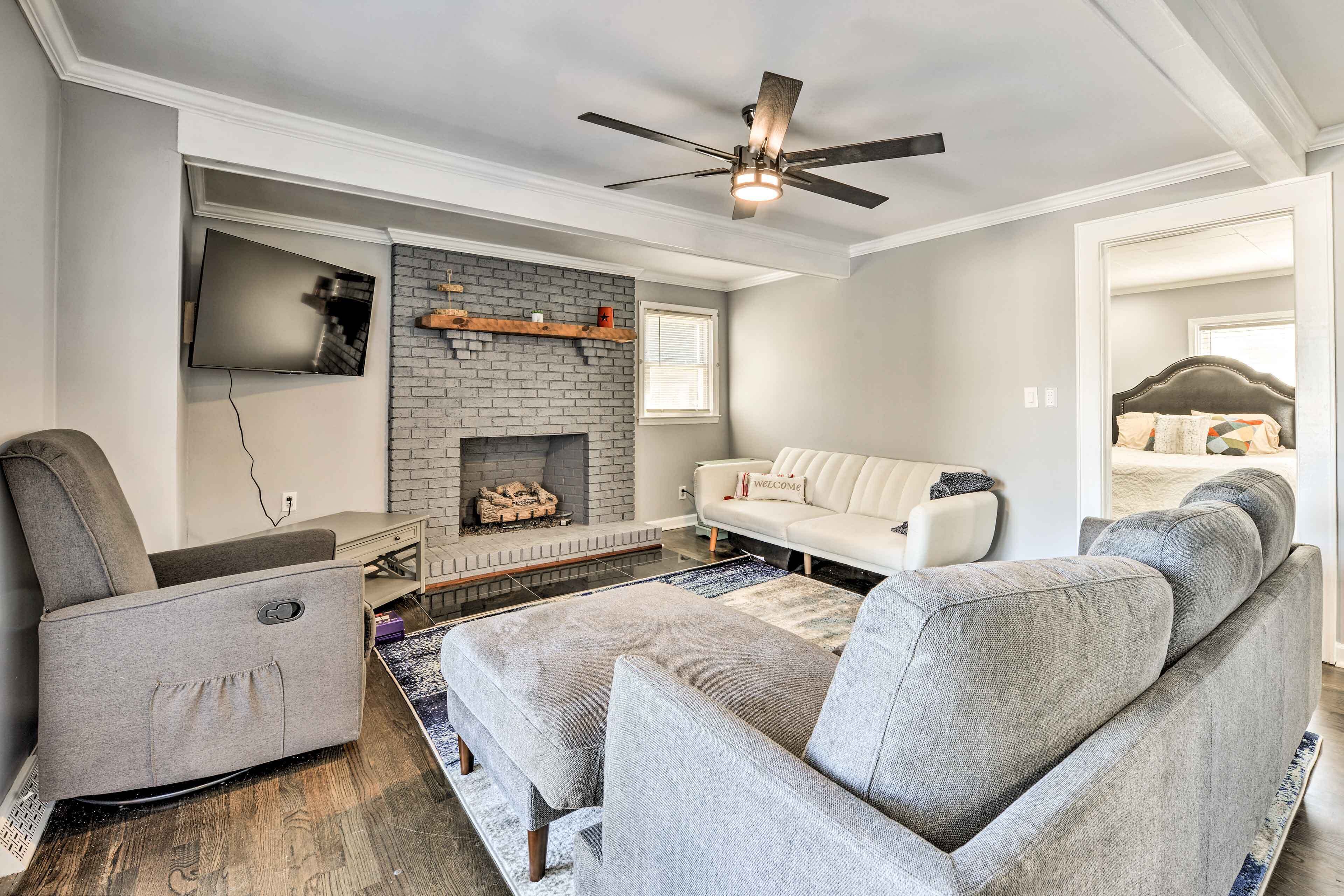 Sleek Belmont Home 14 Mi to Uptown Charlotte!