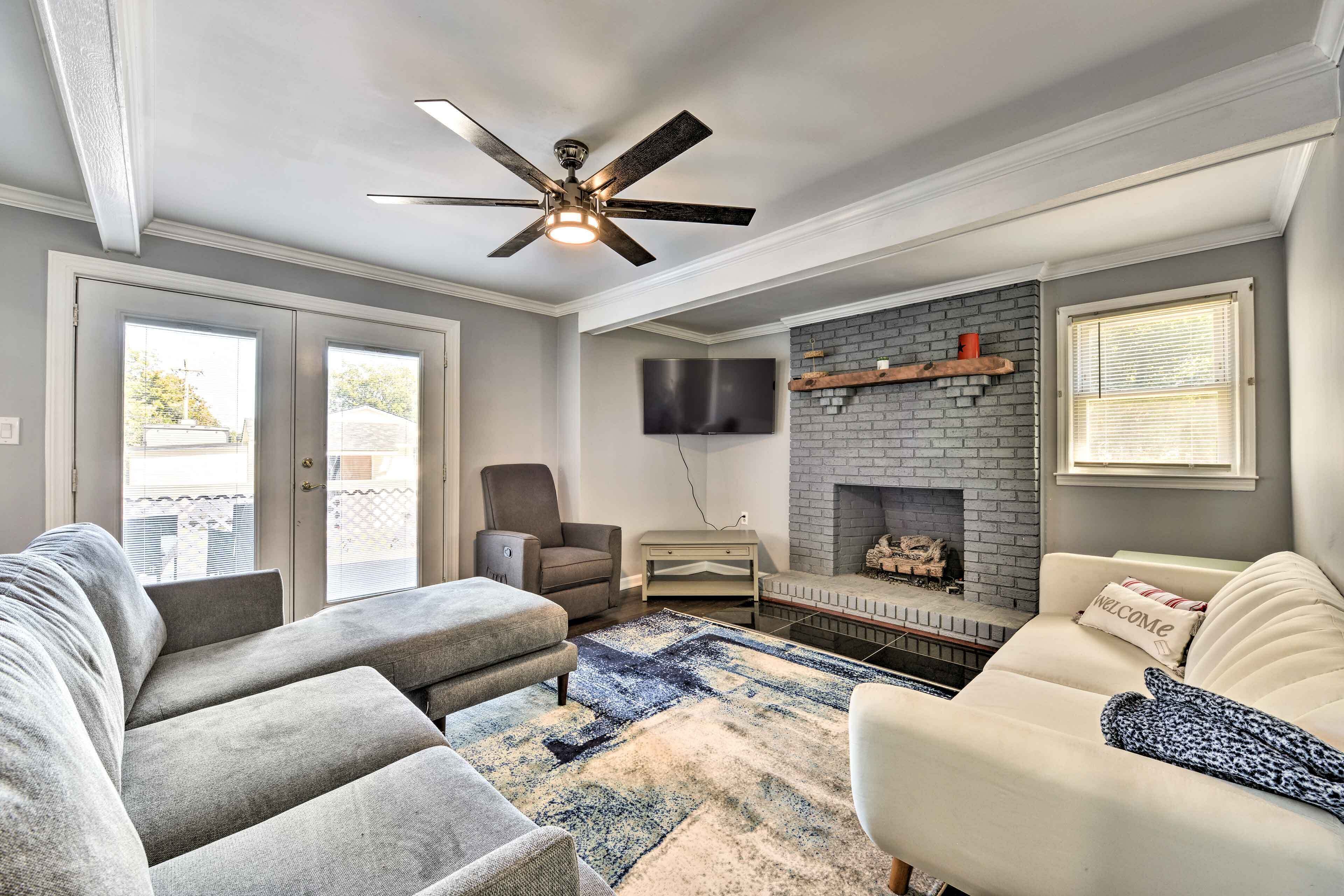 Sleek Belmont Home 14 Mi to Uptown Charlotte!