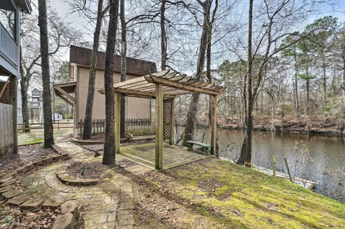 Burgaw Getaway w/ On-site River Access!