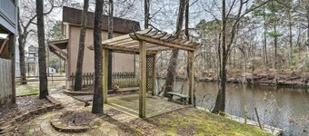 Burgaw Getaway w/ On-site River Access!