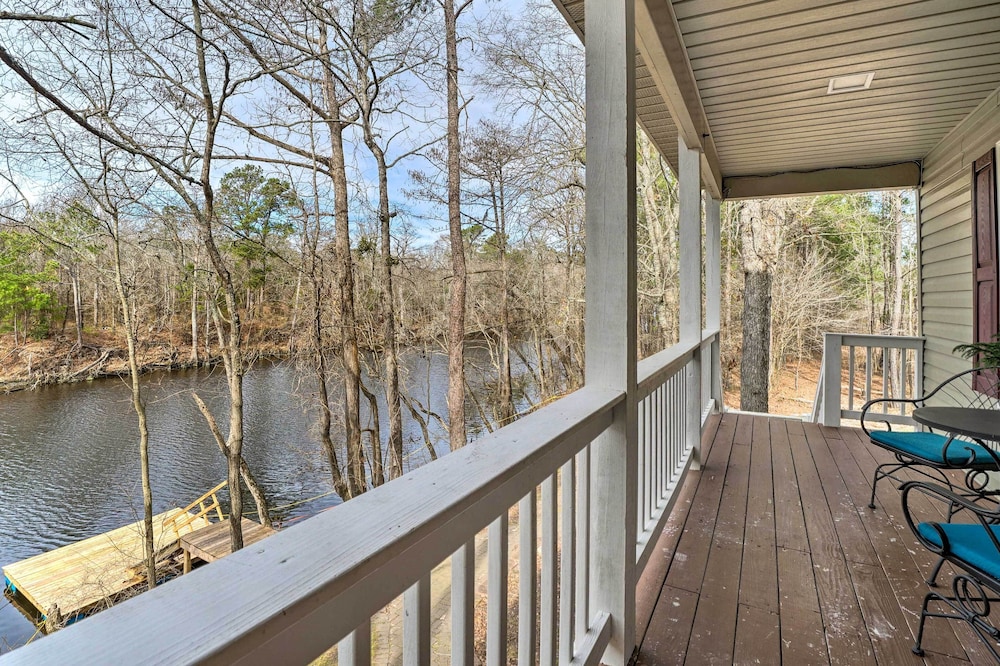 Burgaw Getaway w/ On-site River Access!