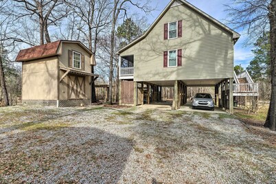 Burgaw Getaway w/ On-site River Access!