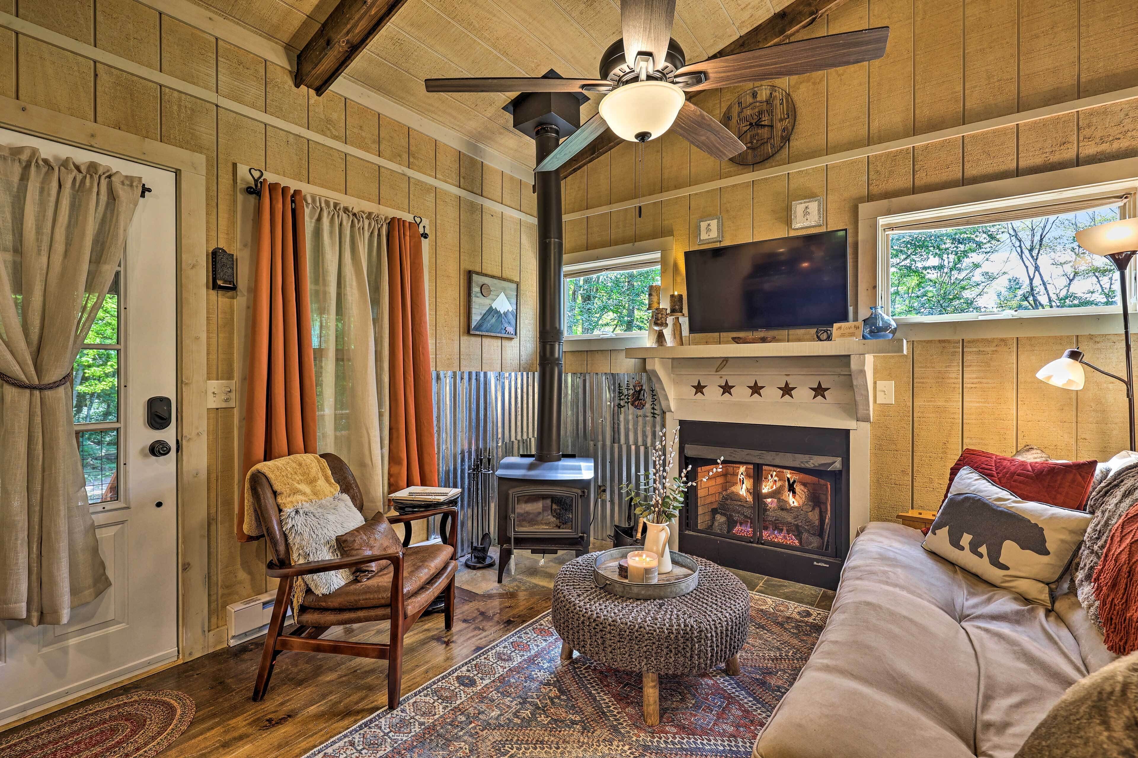 Private Lansing Oasis, 8 Miles to Creeper Trail!