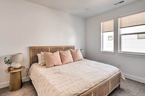 Interior - Modern-chic Provo Townhome 1 Mi to BYU Campus (Provo)