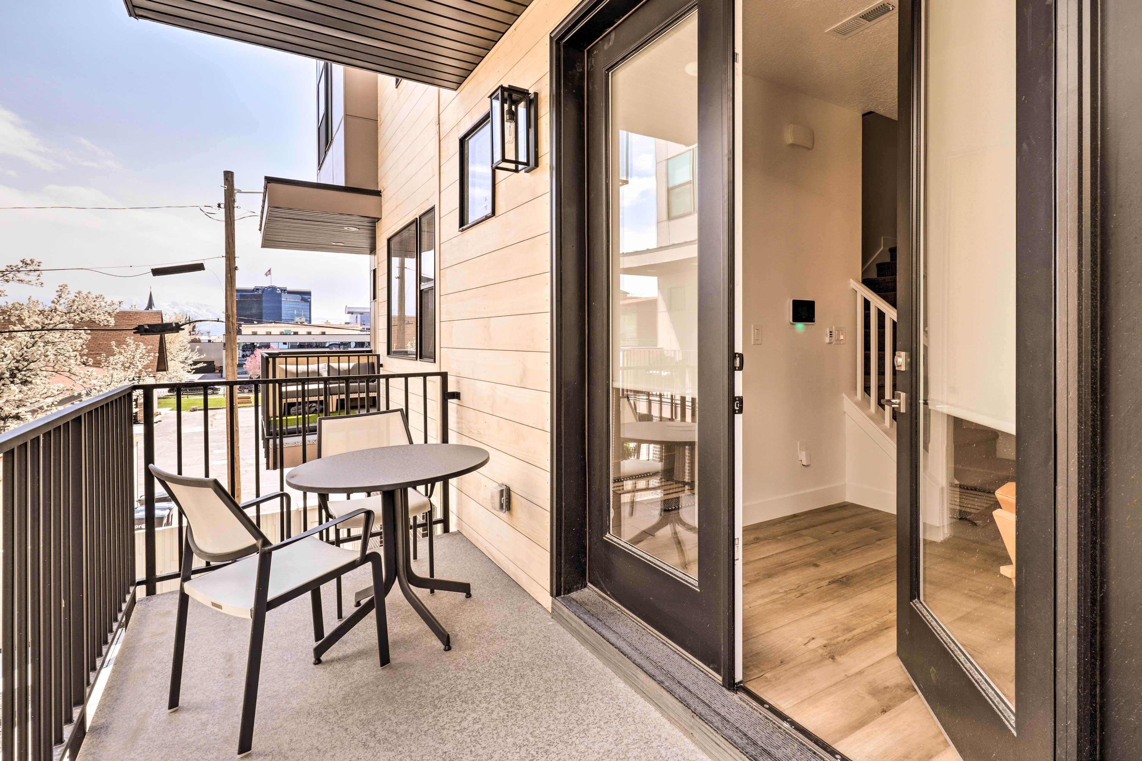 Modern-chic Provo Townhome 1 Mi to BYU Campus