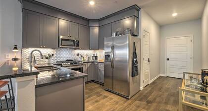 Single-story Condo < 1 Mile From Downtown!