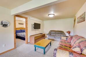 Interior - Cabin w/ On-site Trails - 15 Miles to Mt Rushmore! (Hill City)