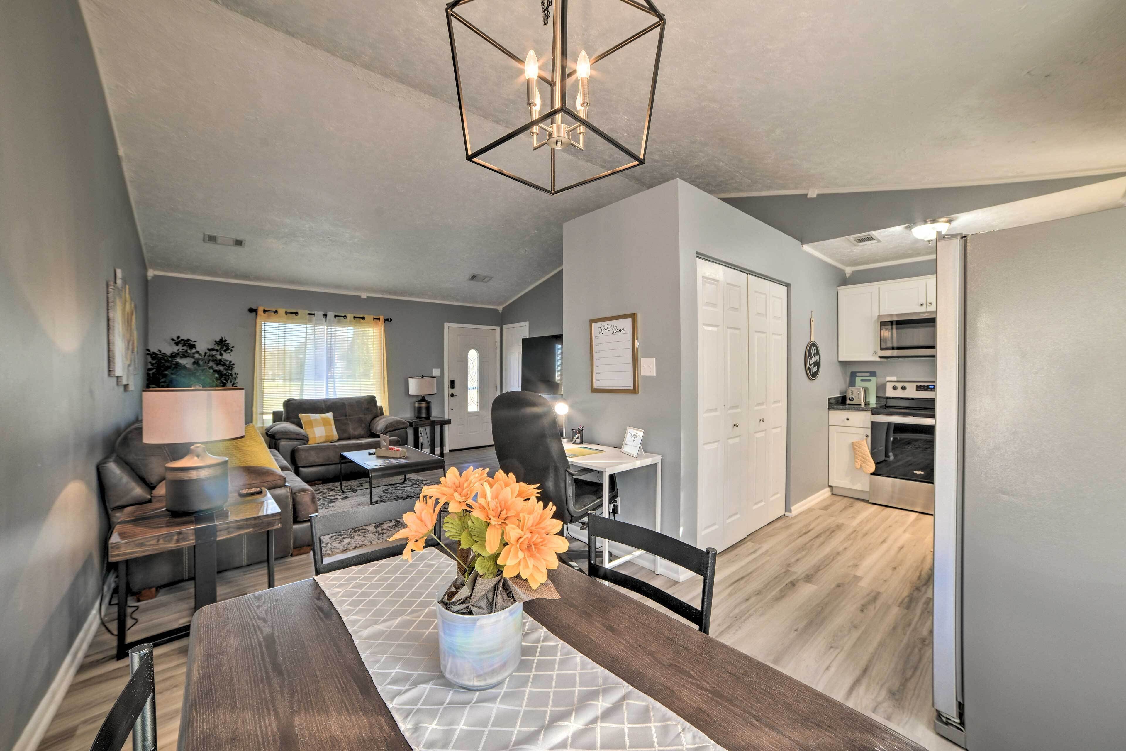 Clarksville Retreat: Half Mile to Fort Campell!