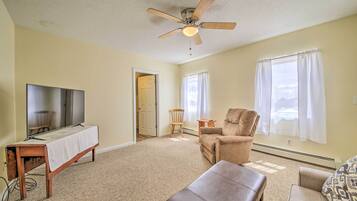 Apartment (1 Bedroom) | Living area