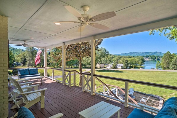 Interior - Hayesville Lake Getaway w/ Balcony & Mtn Views! (Hayesville)
