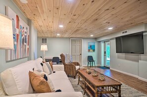 Interior - Hayesville Lake Getaway w/ Balcony & Mtn Views! (Hayesville)