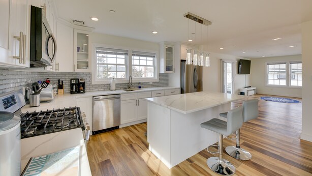 Private kitchen - Expansive Long Island Abode: Yard & Balconies! (Freeport)