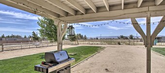 Spacious Lancaster Family Ranch - BBQ & Patio