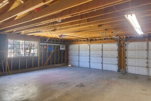 House (4 Bedrooms) | Interior - Spacious Lancaster Family Ranch - BBQ & Patio (Lancaster)