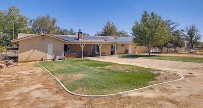 Spacious Lancaster Family Ranch - BBQ & Patio