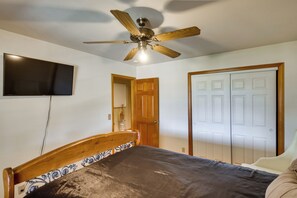 House (4 Bedrooms) | Interior - Spacious Lancaster Family Ranch - BBQ & Patio (Lancaster)