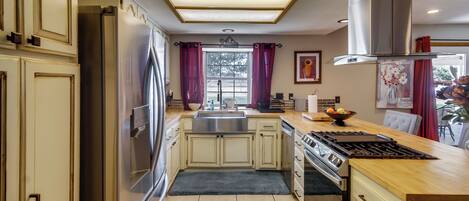 House (4 Bedrooms) | Interior