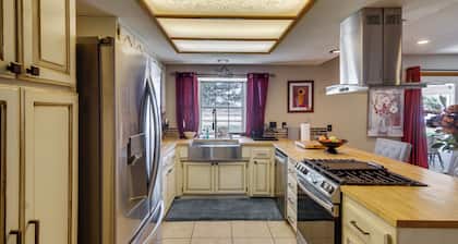 Spacious Lancaster Family Ranch - BBQ & Patio