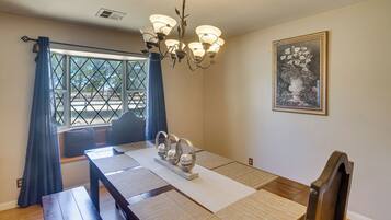 House (4 Bedrooms) | Interior