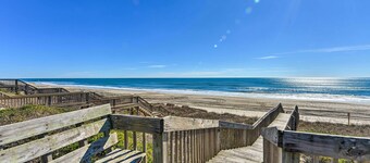 1 Ocean Fun:' Emerald Isle Apt, Steps to Beaches!