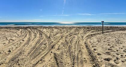 1 Ocean Fun:' Emerald Isle Apt, Steps to Beaches!