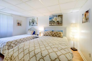 Apartment (1 Bedroom) | Interior - 1 Ocean Fun:' Emerald Isle Apt, Steps to Beaches! (Emerald Isle)