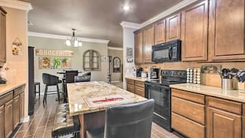 公寓 (3 Bedrooms) | 私人廚房 | 微波爐、烤箱、爐台、洗碗機