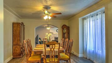 House (3 Bedrooms) | Interior