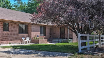 House (3 Bedrooms) | Front of property