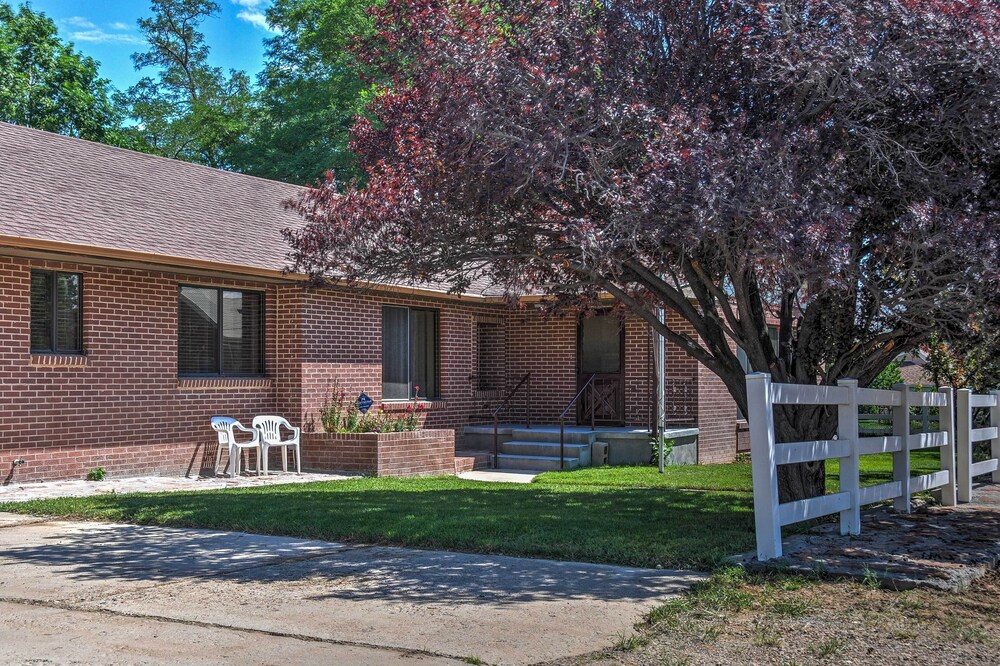 Charming Home in Central Escalante w/ Mtn. Views!