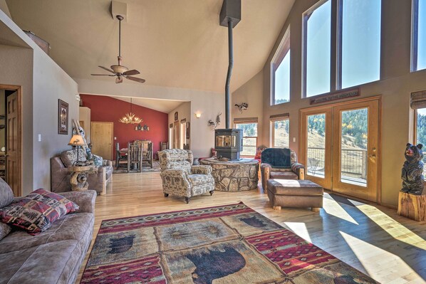 House (3 Bedrooms) | Interior - Mtn-view Cabin w/ Deck, 3 Mi to Cripple Creek! (Cripple Creek)