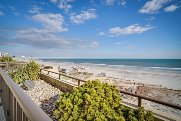 Interior - Atlantic City Condo w/ Community Pool! (Atlantic City)